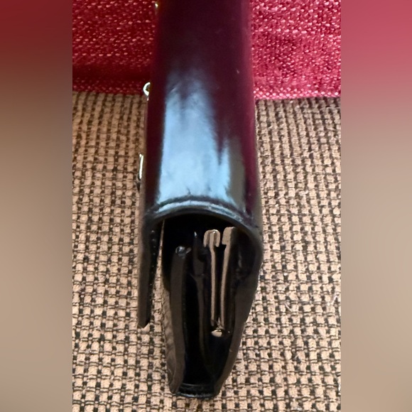 GUCCI AUTHENTIC BLACK PATENT LEATHER HORSEBIT MID SIZE WALLET W/ KISSLOCK. EUC. - Picture 10 of 10